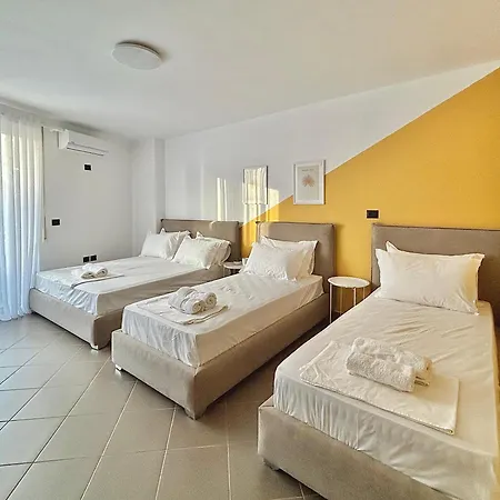 Lulu - Sunny Apartment Golem (Tirana)